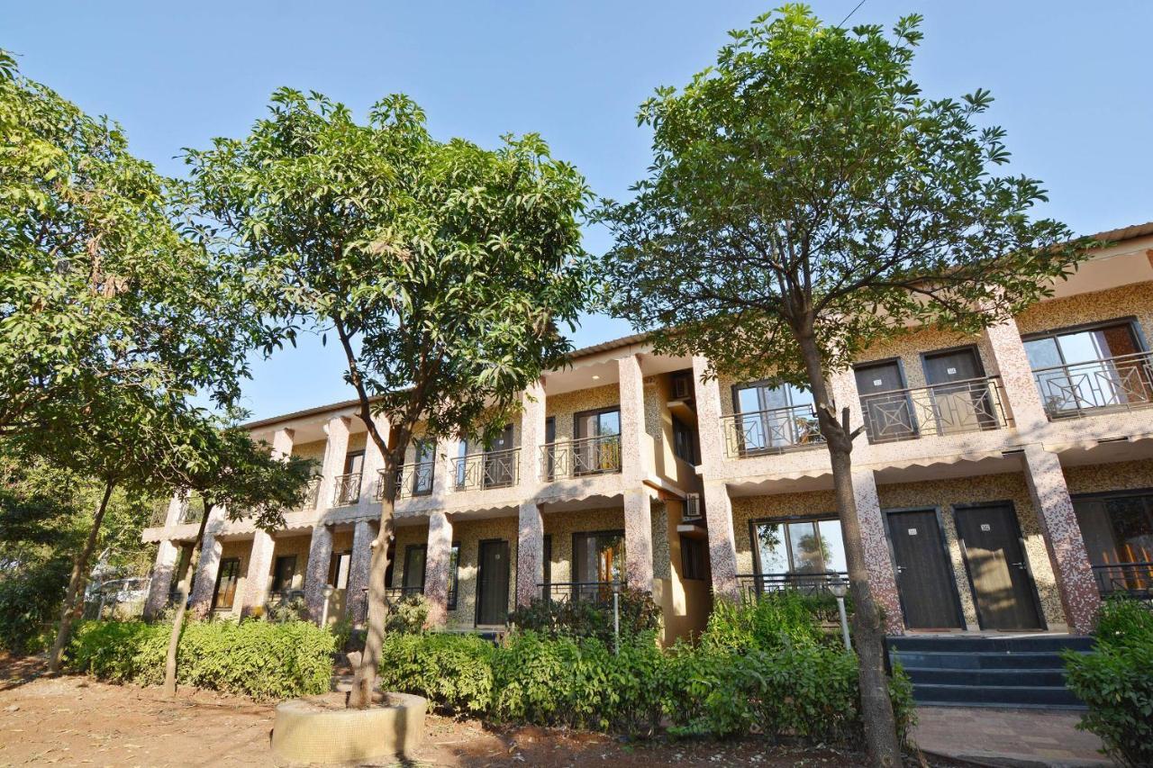 Oyo Midway Park Resort Atgaon Ngoại thất bức ảnh